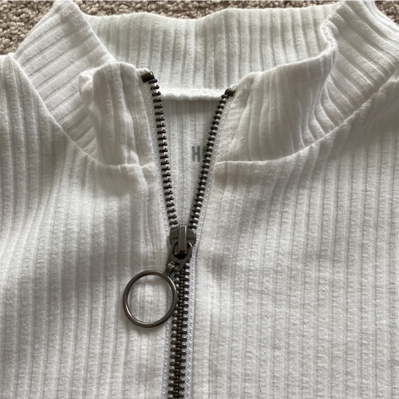 Hollister Ribbed Half-Zip Ribbed White Sweater - Picture 3 of 4